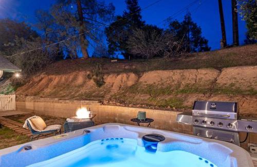 Oakhurst House | Manic Mountain Forest Cabin 3 miles from Bass Lake