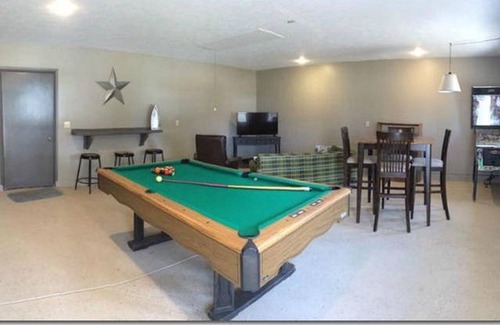 Sheridan House | Mann Lake Cottage, Year Round, Pet friendly, sleeps 14, private relaxing, groups