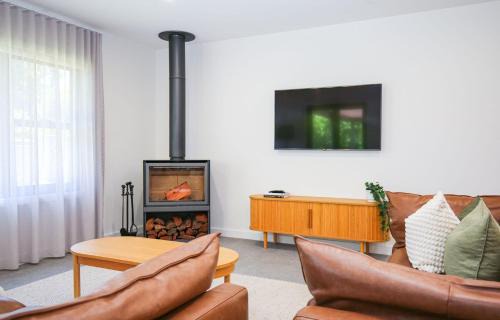 Bright House | Manning Retreat