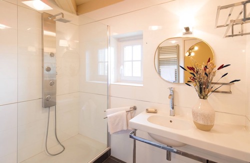 Malansac Bed & Breakfast | MANOIR DU VAU D'ARZ - Bed and Breakfast LA CATHEDRALE