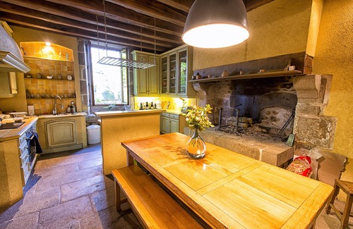 Crevant House | Manor 450 m2-6 bedrooms-14 people, large garden, swimming pool, near golf course