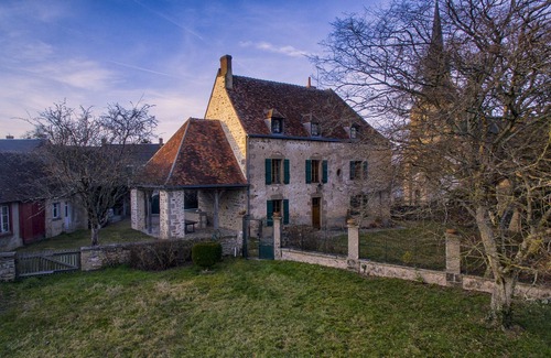 Crevant House | Manor 450 m2-6 bedrooms-14 people, large garden, swimming pool, near golf course