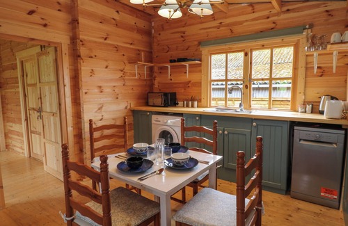 West Ilsley Cottage | MANOR FARM CABIN, pet friendly, with open fire in Wantage