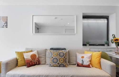 Harringay Apartment | Manor House Studio by MoreThanStays | Ground floor