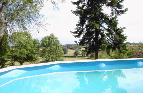 Gipcy Cottage | Manor house with shared pool and garden