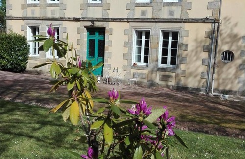 Gipcy Cottage | Manor house with shared pool and garden