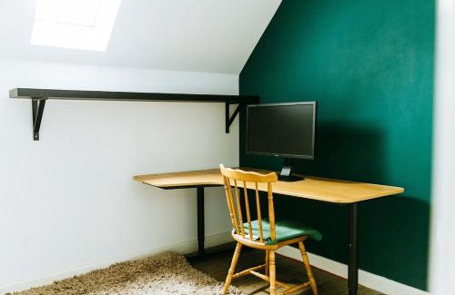 Patchway Apartment | Mansell Road - Trendy Loft with Free Parking