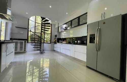 Las Mercedes House | Mansión de lujo Alto Palmas 5Habitaciones con Piscina y Jacuzzi privado