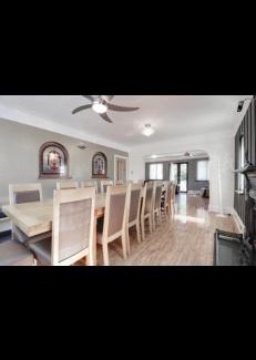 Luton House | Mansion 8 bedrooms in Private Gated Ave Huge garden Hot tub FREE SAUNA up to 23