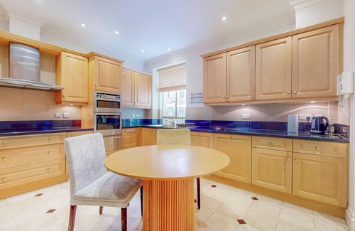 London City Centre Apartment | mansion flat in Green Park