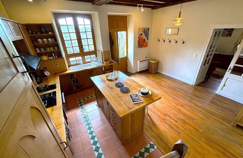 Domme House | Mansion house & guests house with heated pool/AC and speed internet in Domme