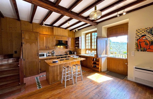 Domme House | Mansion house & guests house with heated pool/AC and speed internet in Domme