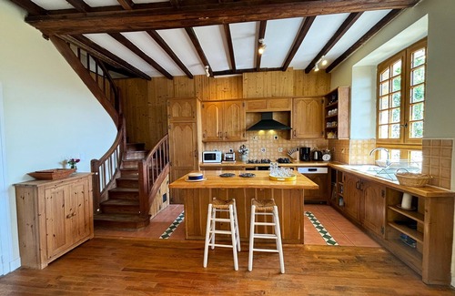 Domme House | Mansion House with heated pool/ AC/High speed internet 3min walk from Domme