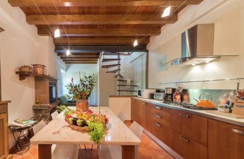 Pascoso House | Mansion in Pescaglia near Tuscan Coast