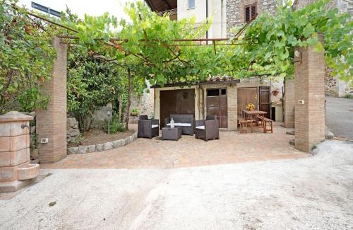 Sugano House | Mansion in Prodo near Lake Bolsena