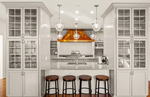 Southern Pines Villa | Mansion in Southern Pines - Saltwater Pool, Farm Animals, Golf