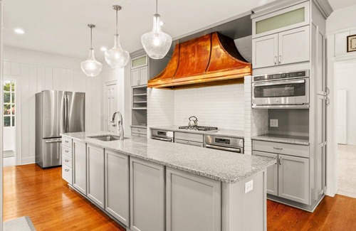 Southern Pines Villa | Mansion in Southern Pines - Saltwater Pool, Farm Animals, Golf