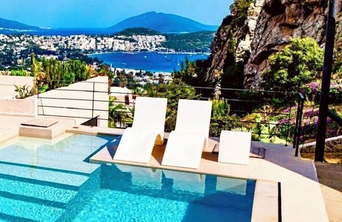 Dagbelen Villa | Mansion with elevator, housekeeper, breakfast