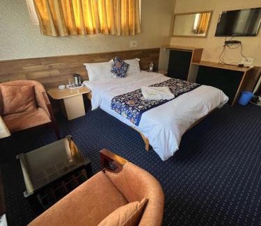 Laripora Hotel | Mantoo Cottages