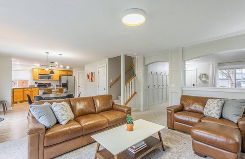 Meridian House | Maple Suite Retreat: Arcade Ping Pong HomeGym Toys Pool Playgrounds