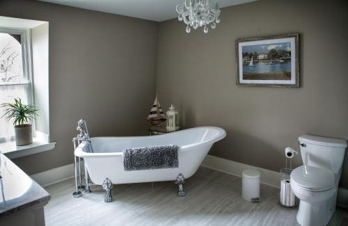 Dorchester Bed & Breakfast | Maplehurst Manor Bed and Breakfast