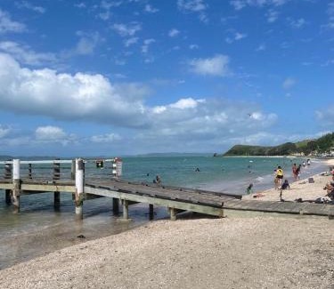 Maraetai Apartment | Maraetai Beachfront bliss one bedroom apartment