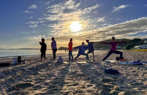 Maraetai Apartment | Maraetai Beachfront bliss one bedroom apartment