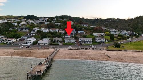 Maraetai Apartment | Maraetai Beachfront bliss one bedroom apartment