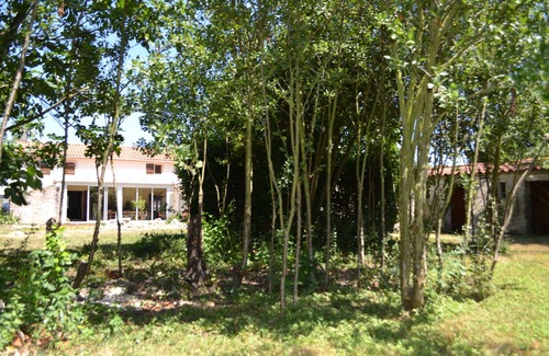 Moreilles House | Marais poitevin 18th century farmhouse with large wooded area very quiet