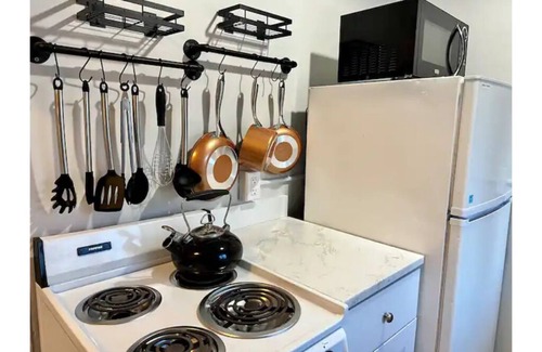 Seward Apartment | Marathon Historic Apartments- Bayview - Heart of downtown -Charming 1 bedroom