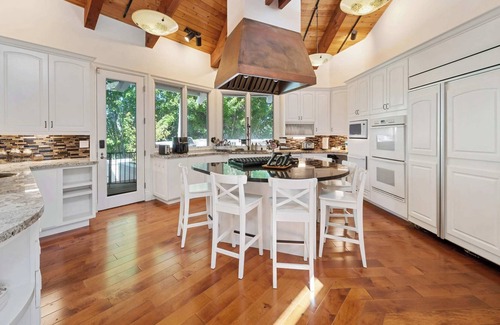 Moraga House | @ Marbella Lane - 3BR Charming Hillside Retreat