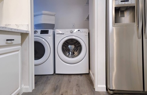 Newhall House | @ Marbella Lane - 6BR SFR | DTWN SJ | Laundry + P