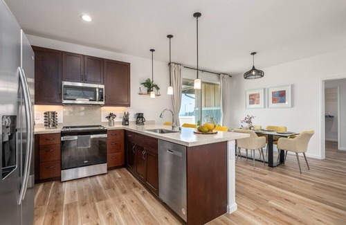 Makaha Valley House | @Marbella Lane - 7BR home w/Mountain+Ocean Views