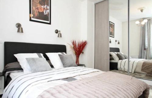 Les Puces de Saint-Ouen Apartment | Marché aux Puces de Saint-Ouen