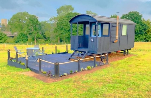 Aldeby Cottage | March Hare is a marvellous shepherd’s hut that sleeps up to four people.