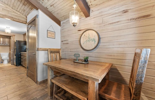 Indian Point Cabin | March Sale! Lakefront Cabin directly on Table Rock Lake: w/Pool+Hot Tubs