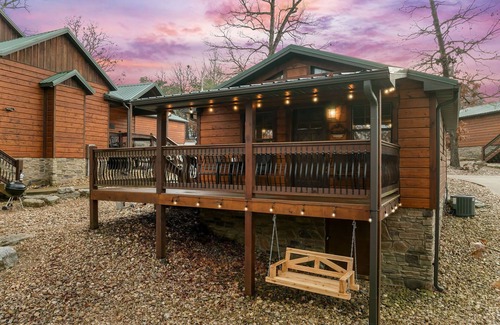 Indian Point Cabin | March Sale! Lakefront Cabin directly on Table Rock Lake: w/Pool+Hot Tubs