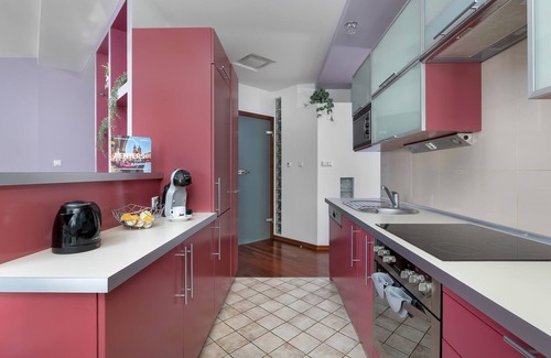 Pradnik Bialy Apartment | Marczyńskiego 3 Kraków | Grey and Pink Apartment with Parking, Desk, Terrace and