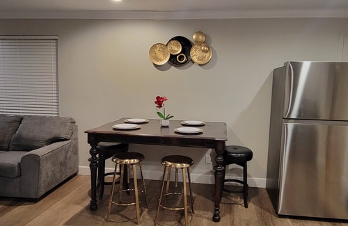 Mobile House | Mardi Gras Visitors Are Welcome! 3 Bedrms/4 Beds. 1.5 Ba. Spacious