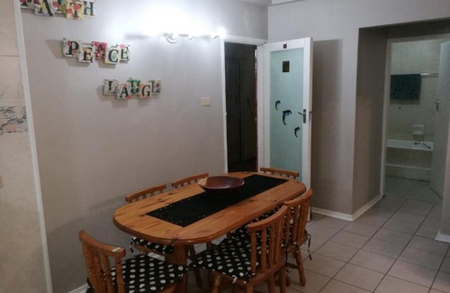 Margate Beach Apartment | Margate Beach 6 Sleeper Apartment