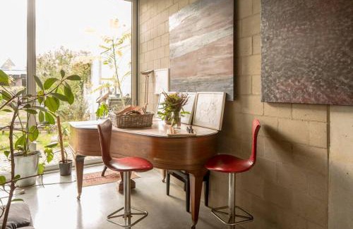 Stationsbuurt Noord House | Mari's: Multifunctional Shelter with big Garden