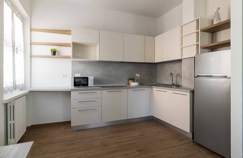 Gardola Apartment | Marianna house in historic center with lake view