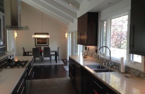 Corte Madera House | Marin county magic, close to downtown, biking, sailing, and the wine country!