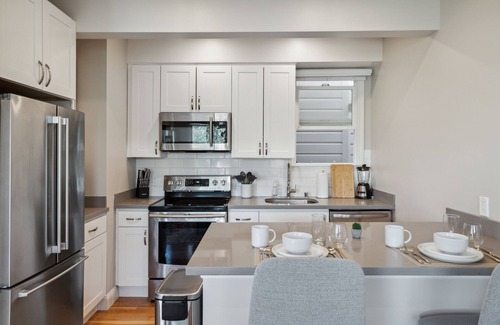 Marina District Apartment | Marina 1 BR w/Office by Anyplace - 11615