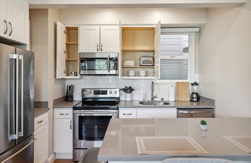 Marina District Apartment | Marina 1 BR w/Office by Anyplace - 11615