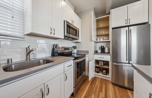 Marina District Apartment | Marina 1 BR w/Office by Anyplace - 11616