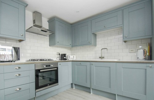 Seafront Apartment | Marina Apartment|Parking| by Brighton Holiday Lets