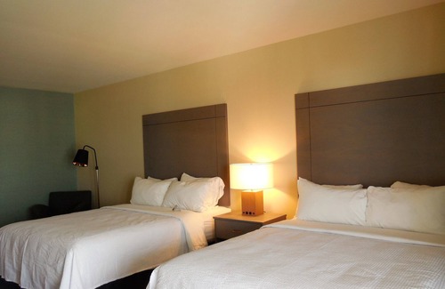 Chincoteague Hotel | Marina Bay Hotel & Suites, an Ascend Collection Hotel