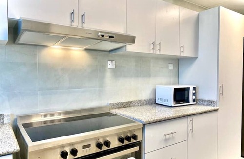 Dubai Marina Apartment | Marina Charm: 3-BR Gem with Stunning Views