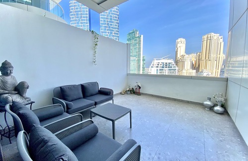 Dubai Marina Apartment | Marina Charm: 3-BR Gem with Stunning Views